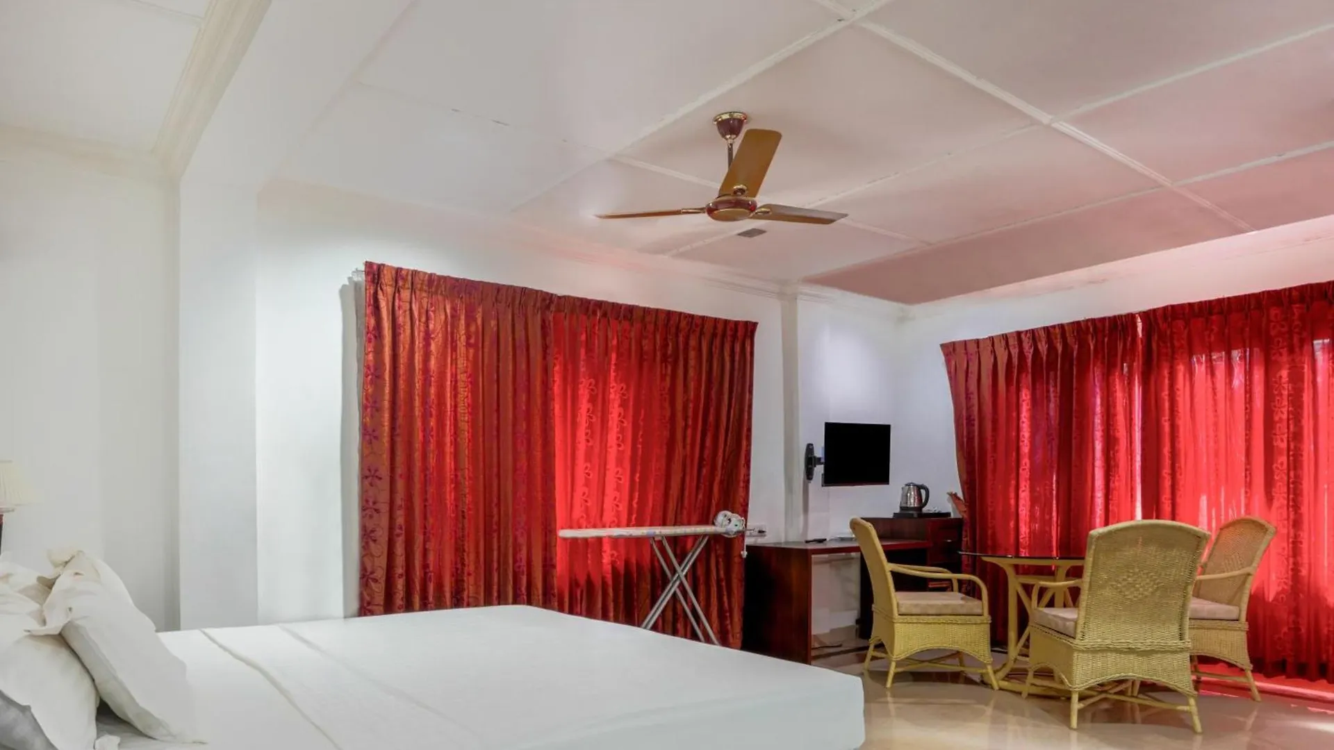 Palette Resorts- Tapovan Green County Thattakad 5*,